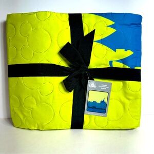 NWT. Disney Parks Walt Disney World Logo Quilted throw blanket